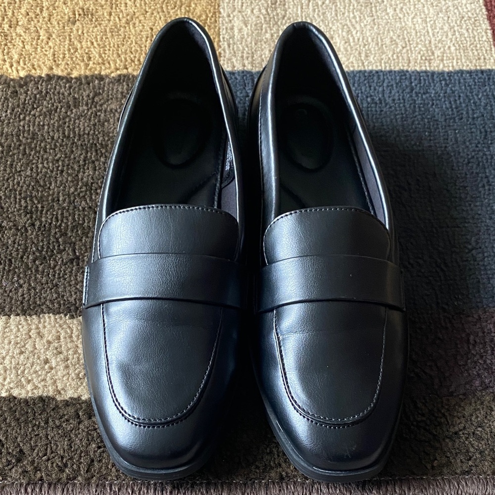 Old Navy Black Loafers